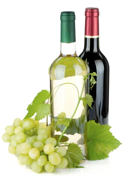 Dwie butelki wina i winogron — Zdjęcie stockowe