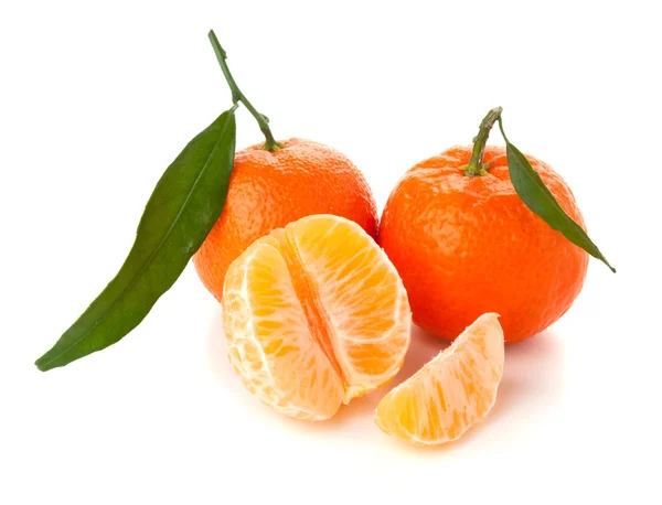 Ripe tangerine with green leaf — Stock Photo, Image