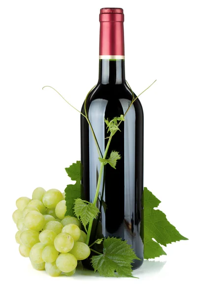 Garrafa de vinho tinto e uvas — Fotografia de Stock