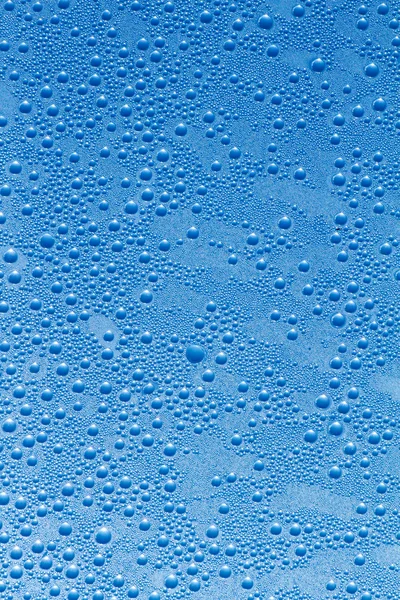 Krople wody na tle szaro niebieski — Zdjęcie stockowe