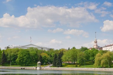 minsk, Beyaz Rusya svisloch nehir ve yaz Park'ta göster