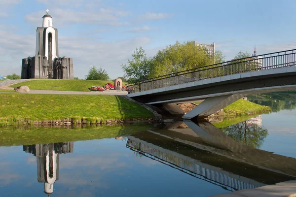 Memorial da Ilha das Lágrimas no rio Svisloch em Minsk, Bielorrússia — Fotografia de Stock