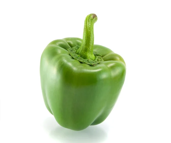 Pimenta doce verde em um fundo branco — Fotografia de Stock