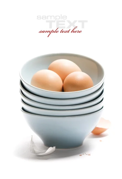 Huevos en un tazón —  Fotos de Stock