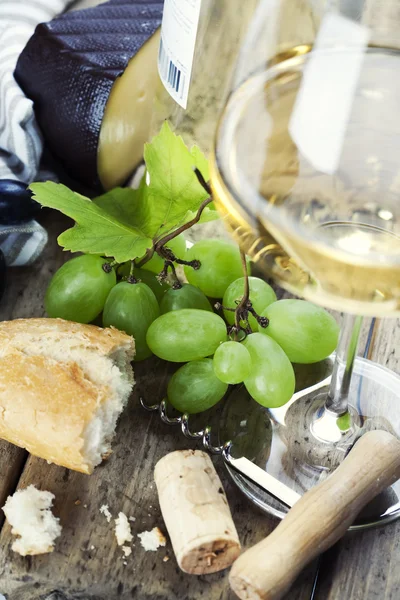 Formaggi, uva e vino — Foto Stock