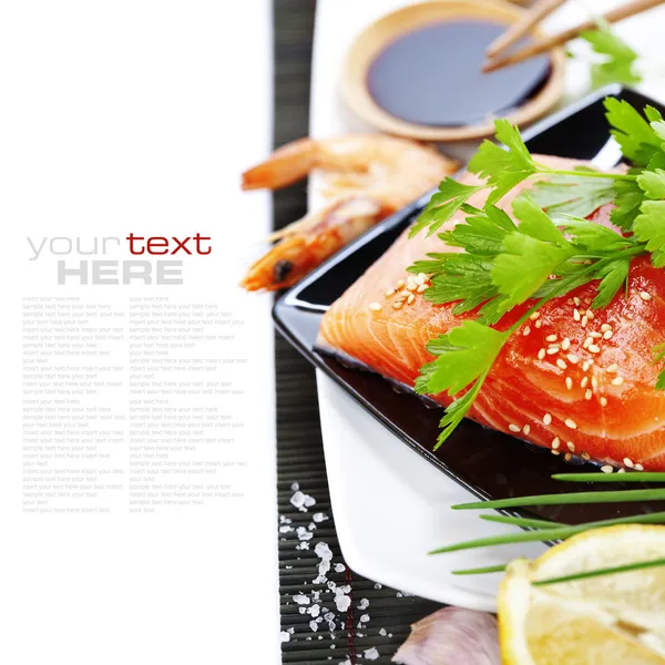 Fresh salmon and soy sause — Stock Photo, Image