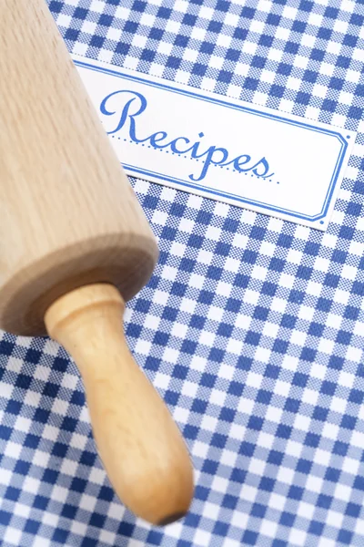 Kookboek en keukengerei — Stockfoto
