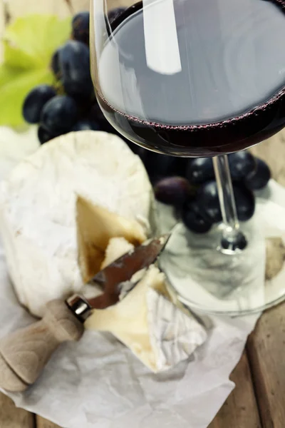 Queijo, uva e vinho — Fotografia de Stock