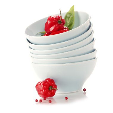 kase ve kırmızı biber yığını