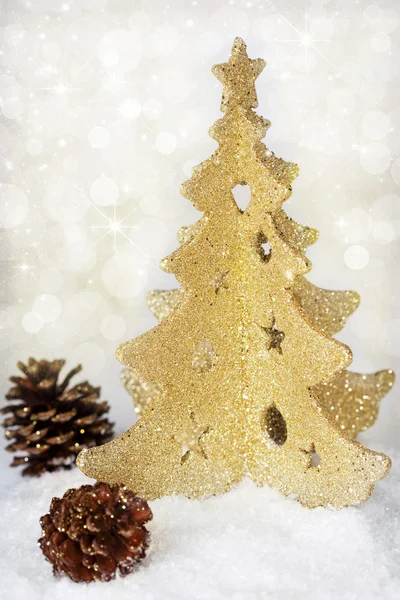 Árbol de Navidad de oro y conos —  Fotos de Stock