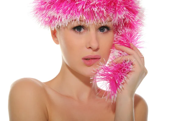 Красивая женщина в розовой шляпе — стоковое фото