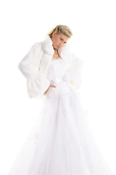 Hermosa novia en un vestido de novia y abrigo — Foto de Stock