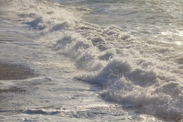 Mjuk havsvåg på sandstranden — Stockfoto