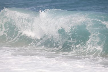 Okyanus dalgaları breaking