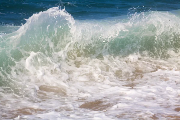 Okyanus dalgaları breaking — Stok fotoğraf