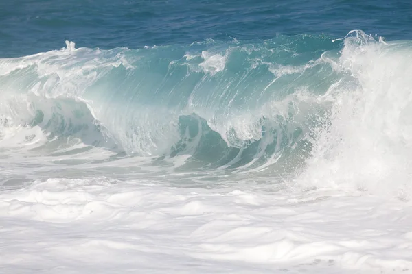 Rompiendo olas oceánicas — Foto de Stock