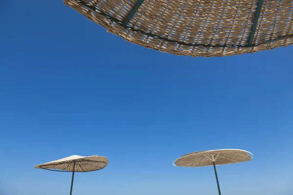 Sombrilla de playa de paja —  Fotos de Stock