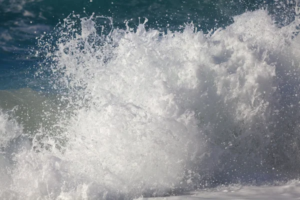 Rompiendo olas oceánicas — Foto de Stock