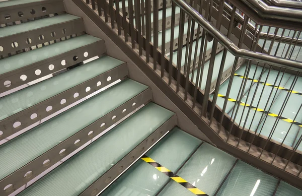 Moderne metallische Treppen — Stockfoto