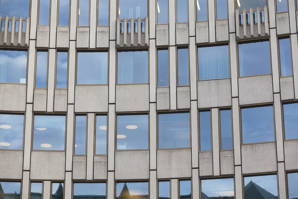 Fasada budynku szczegół szkło i cementu — Zdjęcie stockowe