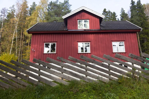 Hermosa casa de campo en el campo —  Fotos de Stock