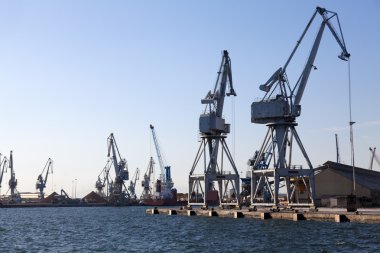 Selanik'te port büyük Vinçler