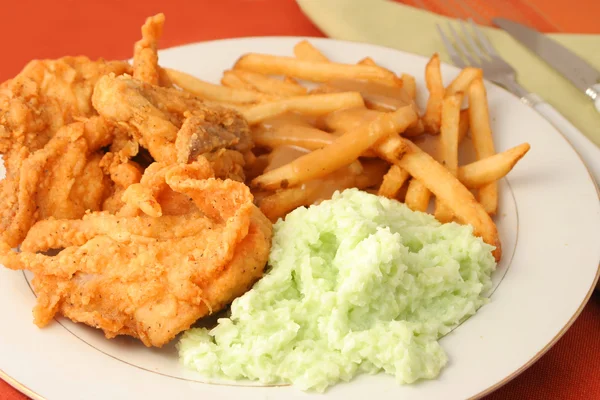 Fried chicken dinner — Stock Photo, Image