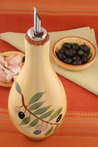 Olives and garlic — Stock Photo, Image