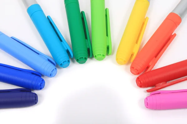 Marcadores coloridos nas cores do arco-íris — Fotografia de Stock
