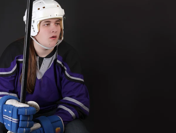 Tonåring manliga ishockeyspelare. — Stockfoto