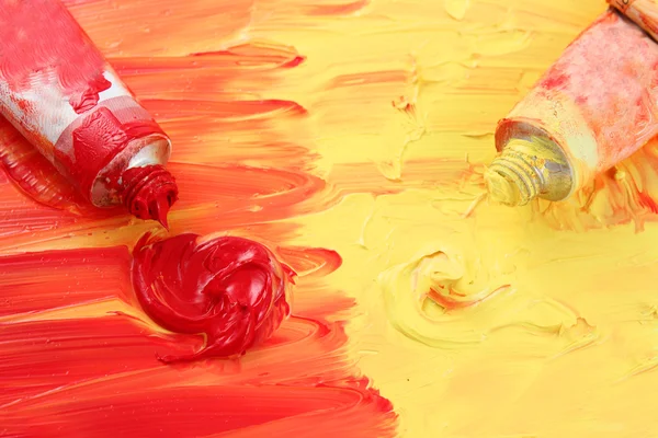 艺术家的红色和黄色油漆 — 图库照片