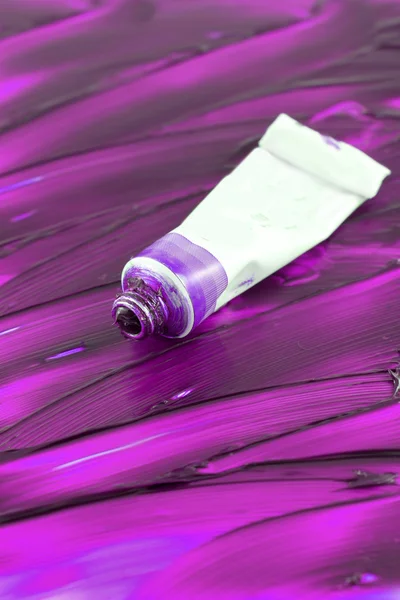 Artist's colorful pink or purple paint — Stock Photo, Image