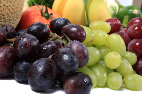 Drei verschiedene Traubensorten — Stockfoto