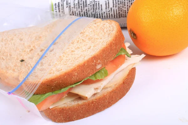 Sandwich in plastic ingepakte lunchzak — Stockfoto