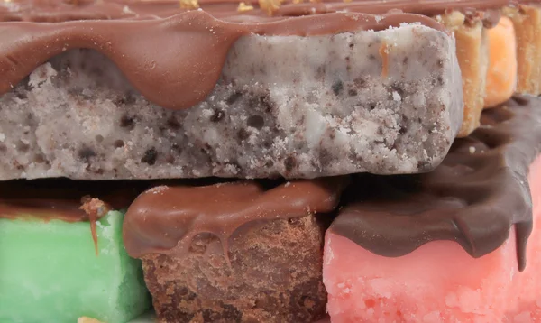 Barras de chocolate em cores diferentes — Fotografia de Stock