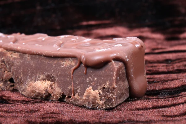 Fudge de chocolate no fundo marrom — Fotografia de Stock