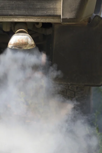 排气管黑烟车 — 图库照片