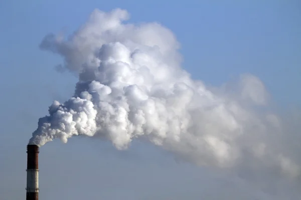 Fábrica pesada de pipa de humo — Foto de Stock