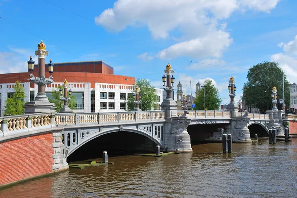 Амстердам. Голубой мост — стоковое фото