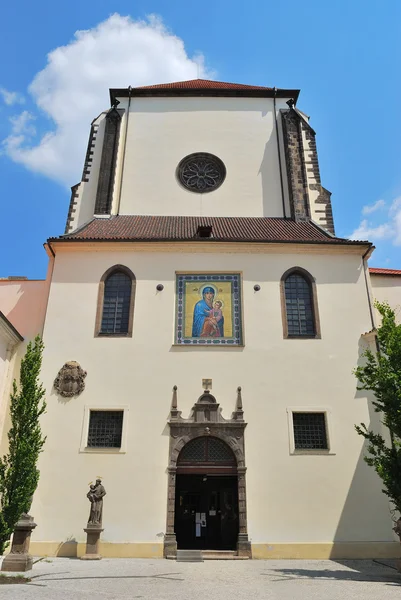 Прага. Церкву Діві Марії сніг — стокове фото