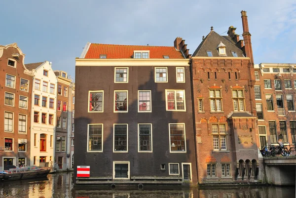 Amsterdam. gamla stan på kvällen — Stockfoto