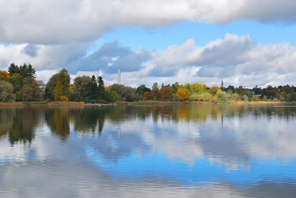 Helsinki. Jezioro toolo — Zdjęcie stockowe