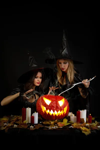 Хэллоуинские ведьмы — стоковое фото