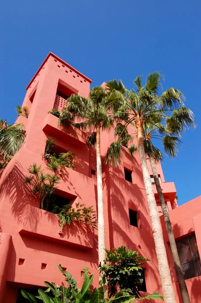 Κτίριο πολυτελούς ξενοδοχείου το ανατολίτικο στυλ, νησί της Τενερίφης, sp — Φωτογραφία Αρχείου