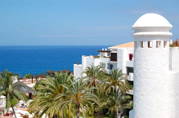 Rekreační oblast a pláž, luxusní hotel, ostrova tenerife, spai — Stock fotografie