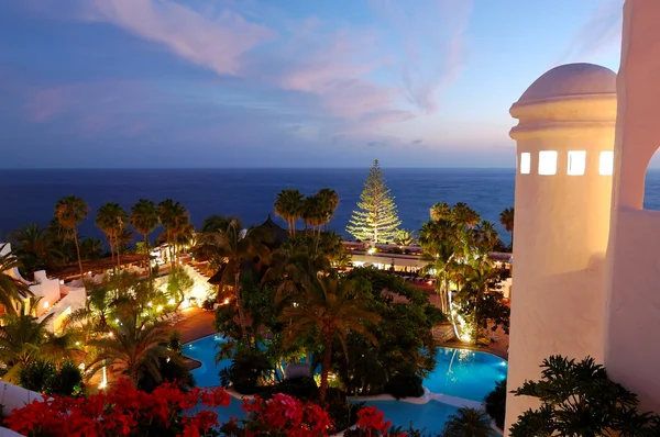 Sunset and building of luxury hotel, Tenerife island, Spain — Stock Photo, Image