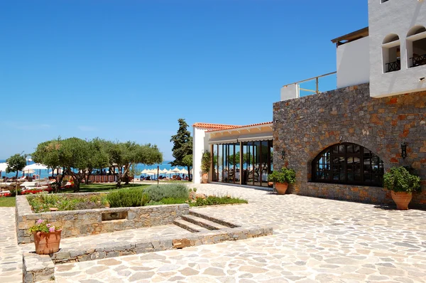 Hotel de lujo zona de recreación y restaurante, Creta, Grecia —  Fotos de Stock