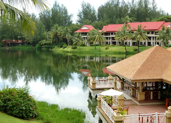 Ristorante all'aperto presso l'hotel di lusso, Phuket, Thailandia — Foto Stock