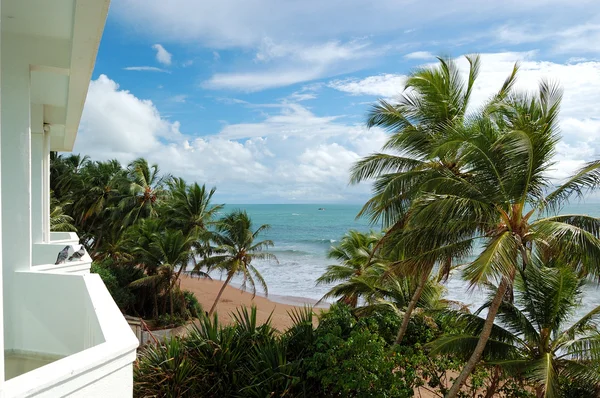 Beach and turquoise water of Indian Ocean, Bentota, Sri Lanka — Stock Photo, Image