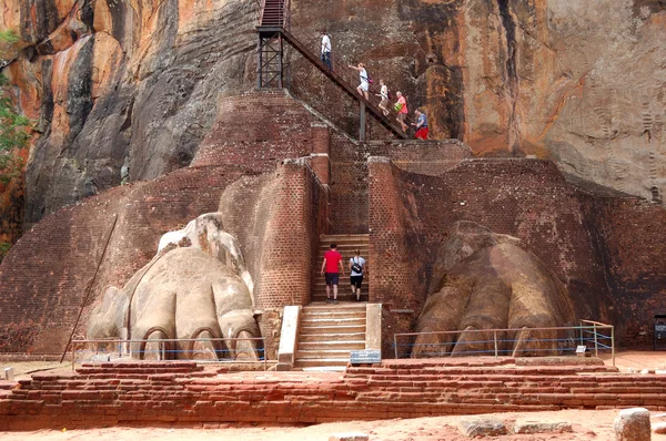 Le Sigiriya (le rocher du Lion) est une ancienne forteresse rocheuse et palac — Photo